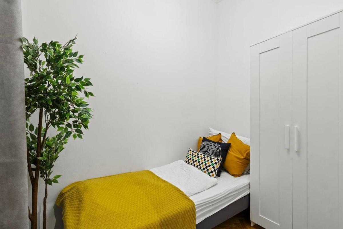 For Big Groups I Wifi I 5 Min To Subway Apartment