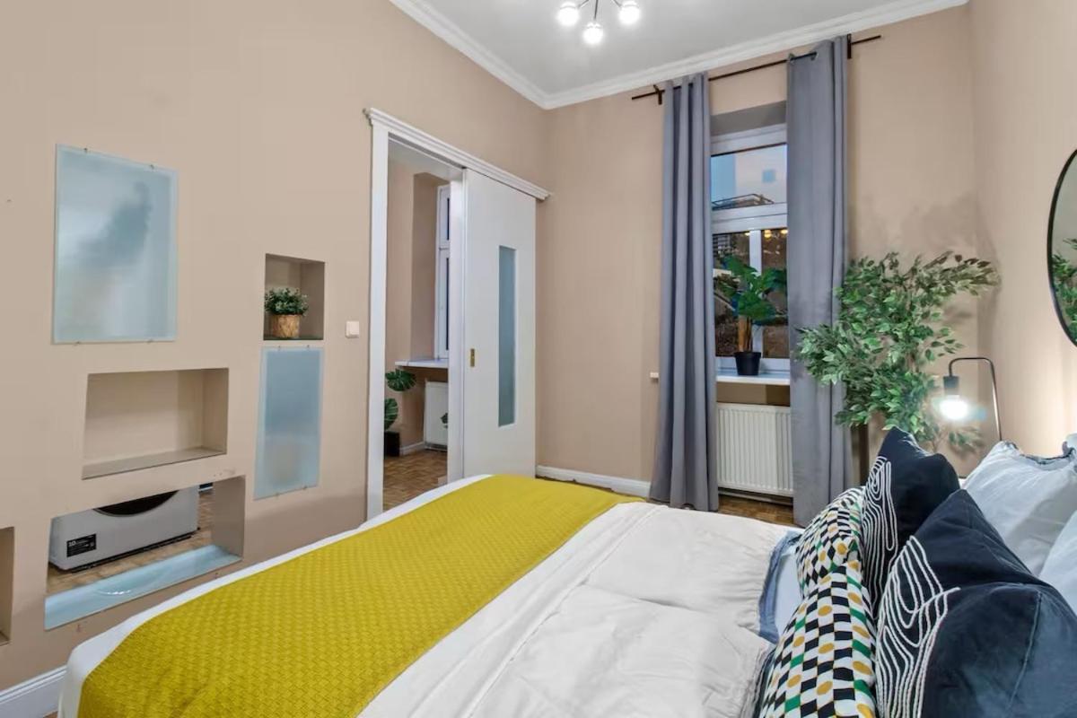 For Big Groups I Wifi I 5 Min To Subway Apartment