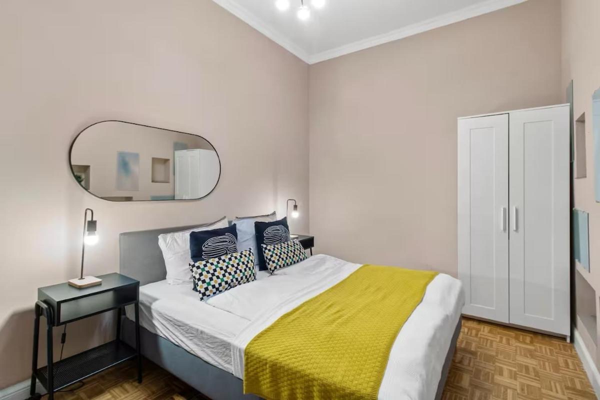 For Big Groups I Wifi I 5 Min To Subway Apartment *