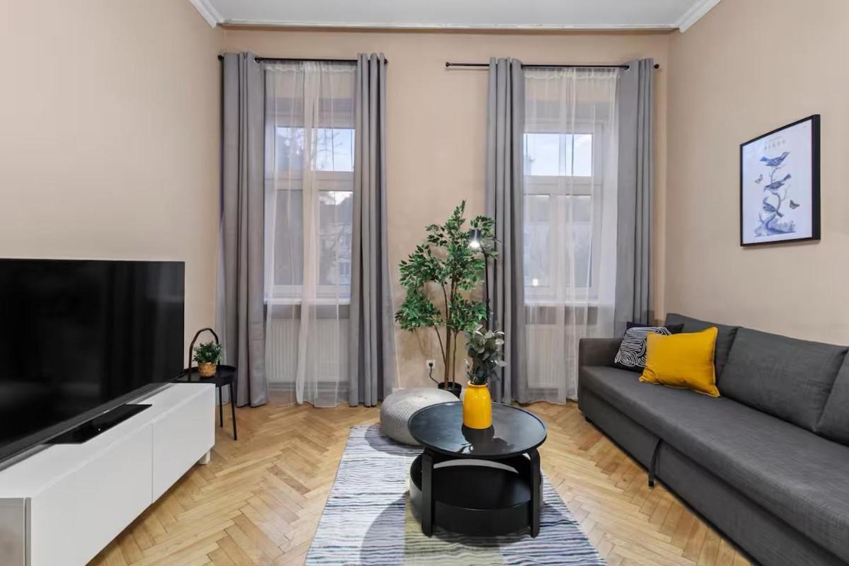 For Big Groups I Wifi I 5 Min To Subway Apartment *